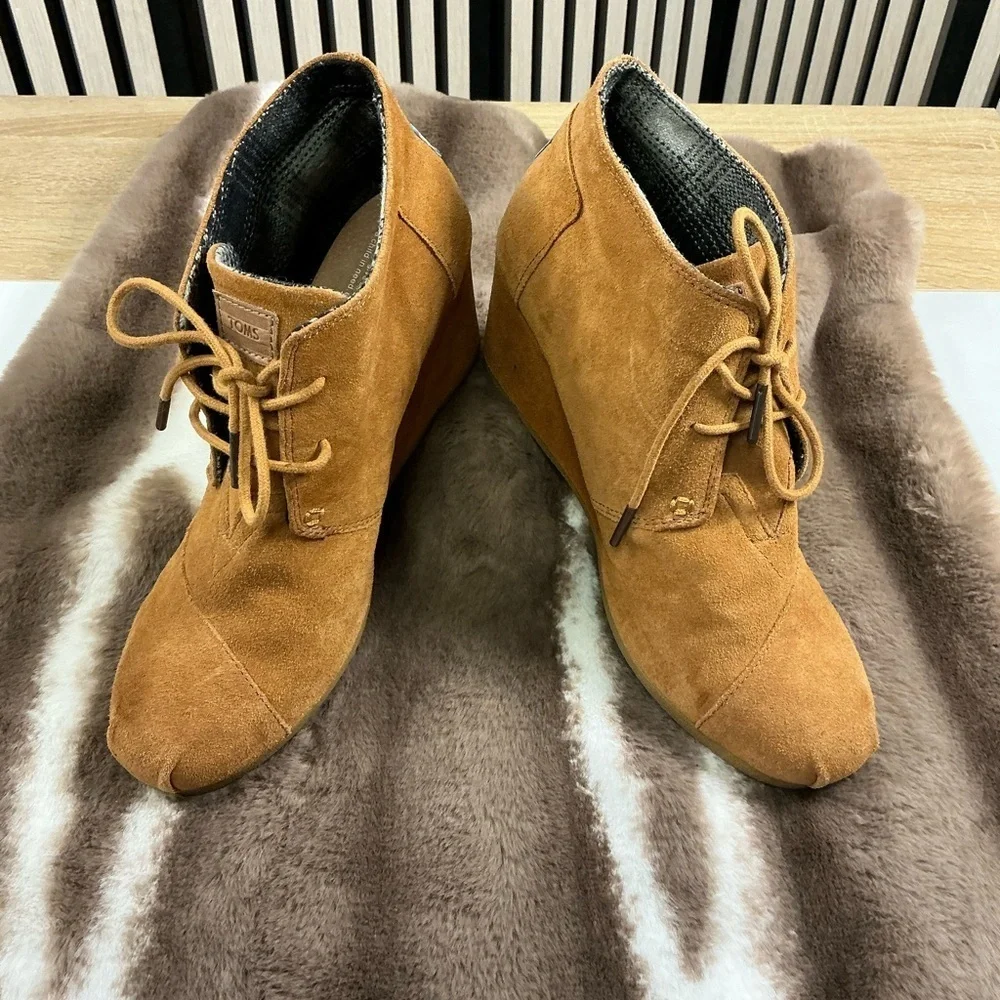 Women's TOMS Tan Suede Ankle Boots, Sz W10